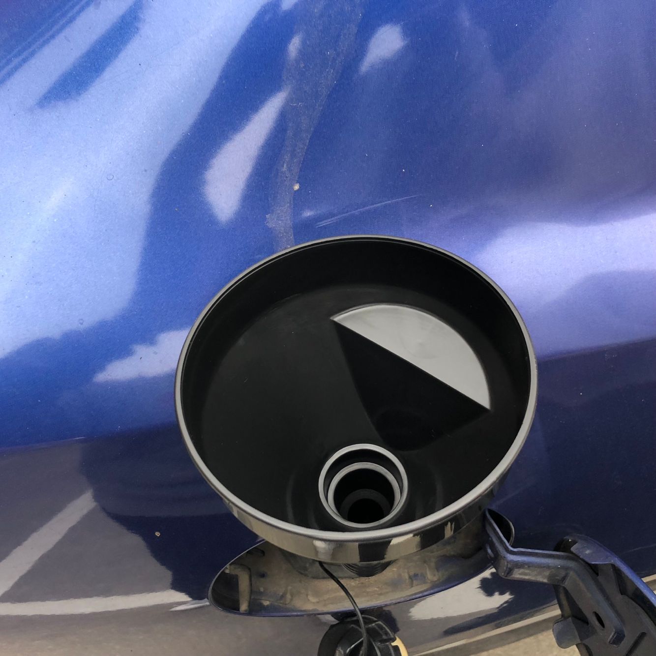 2 in 1 Plastic Funnel Spout Car Motorcycle Oil Water Fuel Gasoline Diesel Filling Funnel with Soft Pipe for Truck Vehicle