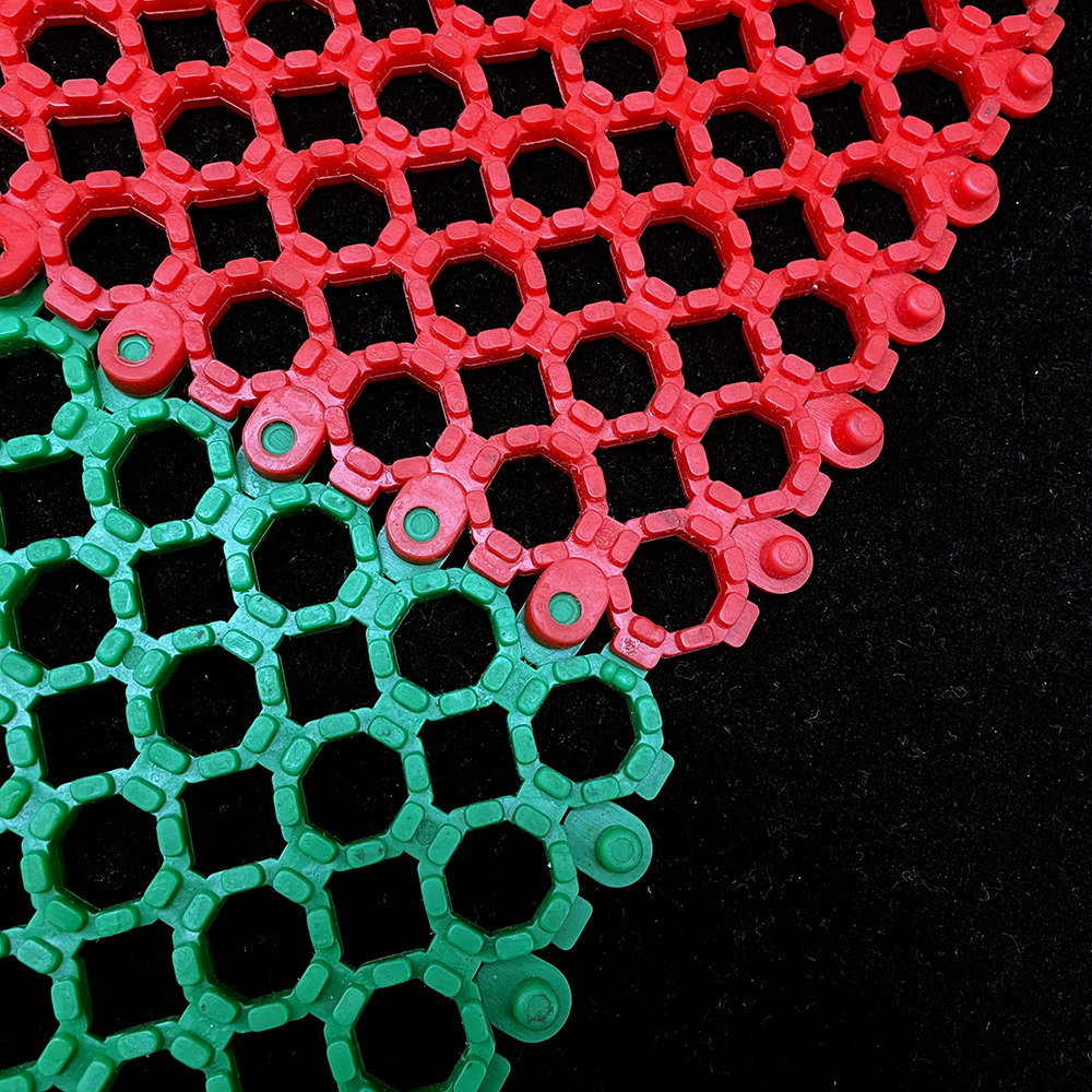 1PCS Pet Dog Rabbit Cage Mat Floor Guinea Pig Chinchilla Splicable Plastic