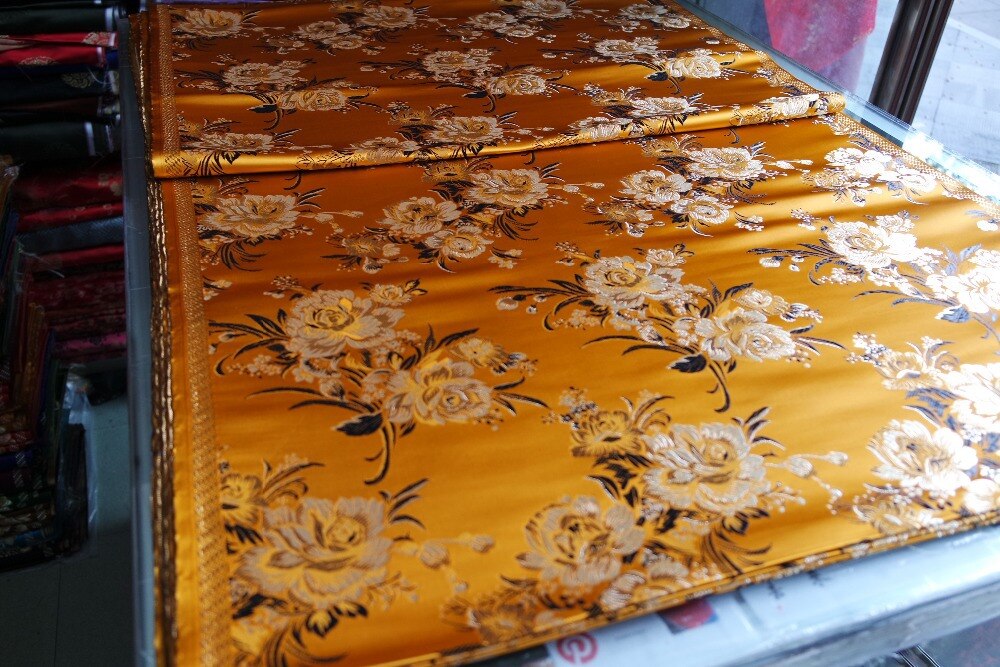 Kinesisk traditionel brokade polyester 75cm bredde cheongsam pude qipao klassisk guldryg med pæonmønster gobelin satin