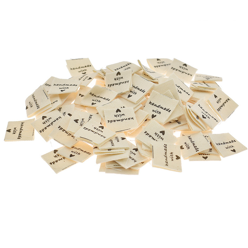100 stücke handgefertigt Mit Liebe Kleidung Etiketten DIY Gedruckt Etiketten Für Kleidung NäHenne Zubehör Bekleidungs Etiketten: Beige