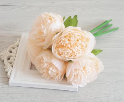 Five-headed royal peony hand tied peony flower European wedding hand tied flower home: Champagne