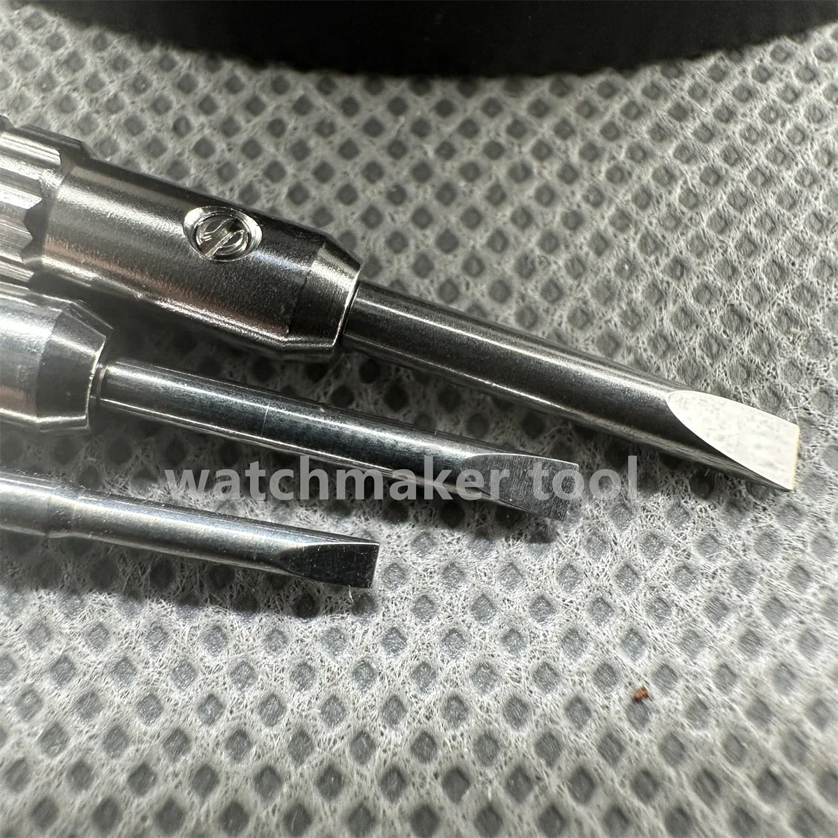 Skruetrækkersæt til reparation af ur i rustfrit stål  of 12 ø 0.50mm -  ø 3.00mm på roterende base 01.218- e til urmager