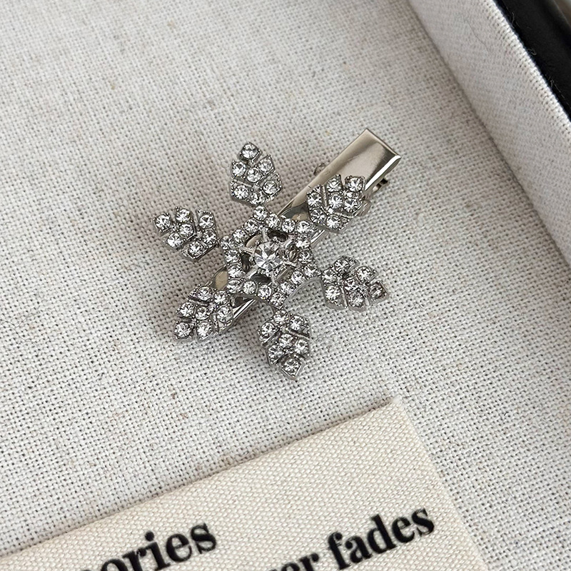 Christmas Rhinestones Snowflake Hair Clips Winter Pearl Crystal Metal Hair Pins For Woman Girls Sweet Barrettes: GRAY