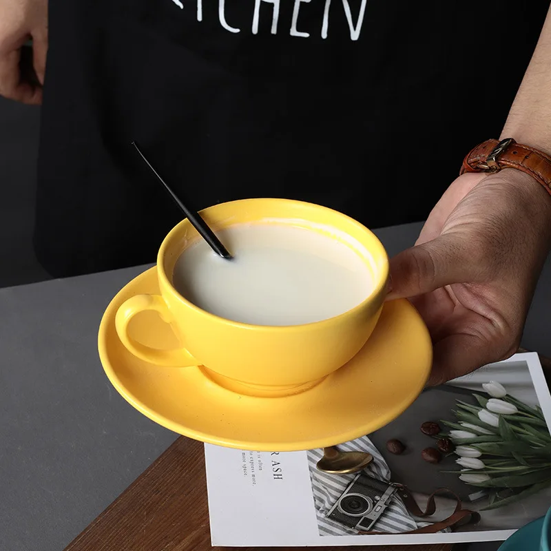 240ml cappuccino-kopper med skåler, dobbelt keramisk krus espresso-tekoppsett kaldt drikkebestikk i assorterte farger til kafé