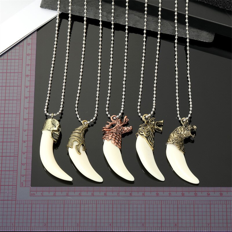 Colliers en métal Punk lune pour hommes, collier en dents de loup pour Couple, pendentif en dents de chien de personnalité Vintage, bijoux