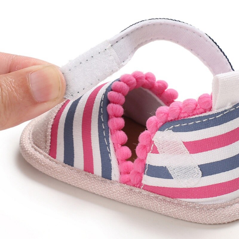 Newst Sommer Baby freundlicher Mädchen Sandalen Bunte Gestreiften Krippe Schuh freundlicher Atmungsaktive Anti-Unterhose Baumwolle Weiche Sohlen Schuhe