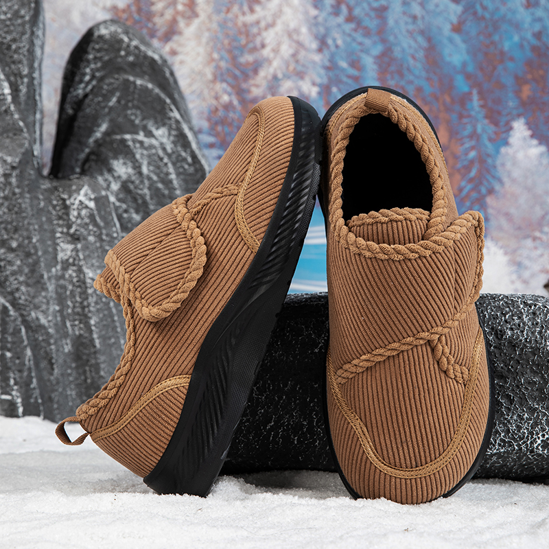 Comfortabele wandelschoenen met schokabsorberend en antislip bovenwerk, ademend materiaal en klittenbandsluiting voor gemakkelijk aan- en uittrekken.