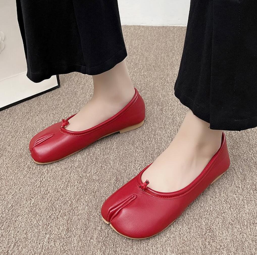 Scarpe basse da donna Tabi Ninja scarpe da donna in pelle comode ballerine mocassini morbidi con punta divisa 2024 mocassini da donna giapponesi: Rosso / 39