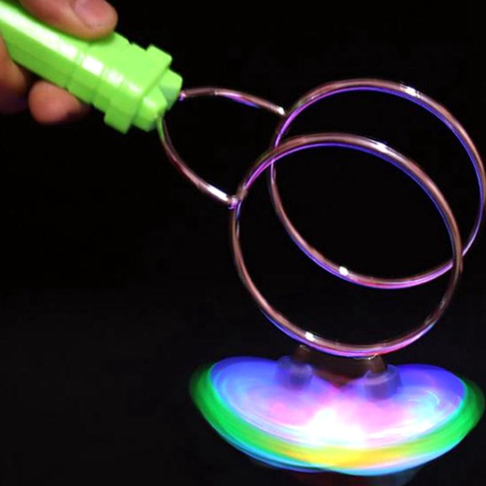 1 juego de luces LED giratorias mágicas de máxima electricidad de colores por la noche luces intermitentes deportes de interior juego clásico chico juguete