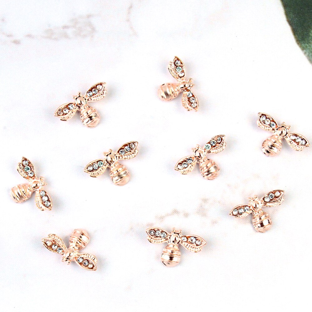 Insekt metal nail art charm 3d legeret bi/edderkop/møl krystal rhinsten smykker dekoration perle perle manicure tilbehør: 9(10 stk)
