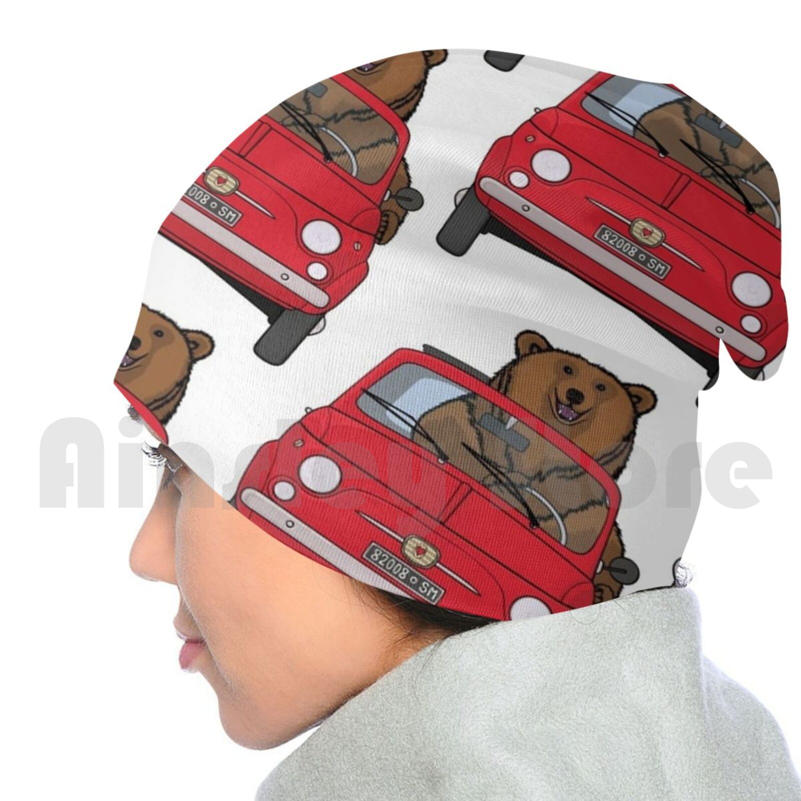 Bear In Een Rode Klassieke Fiat 500 Mutsen Trui Cap Comfortabele Klassieke Rode Fiat 500 Fiat 500 Oude Vintage Retro oude