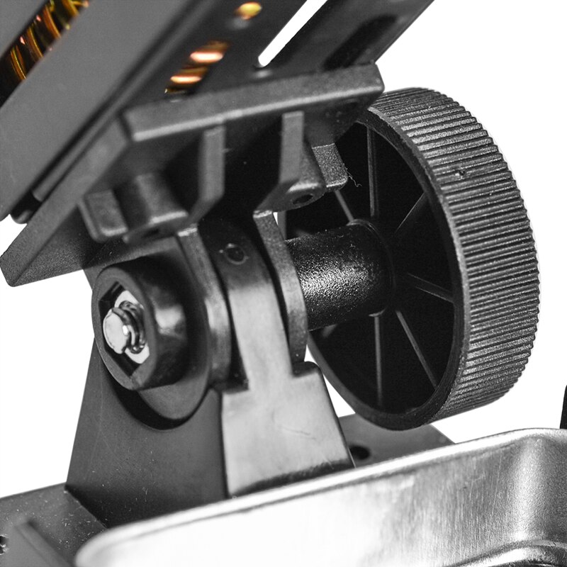 Säädettävä juotosraudan telineen korkeuskulma 1 puhdistussienellä