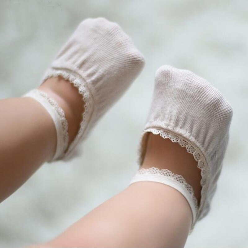 Verão rendas bebê meias cor sólida anti-deslizamento meias da menina do bebê com solas de borracha crianças macio algodão sapatos meias: style 1 beige