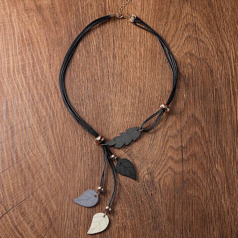 Collar con colgantes de hojas de madera étnica bohemia, collar llamativo Retro hecho a mano Vintage para mujer, joyería de para uso diario: Color amarillo dorado claro