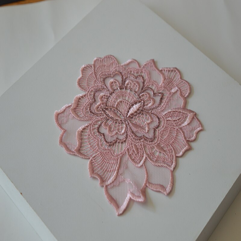 Somelace (2 stks/partij) shiny draad borduurwerk roze ~ grijs bloemen venise naaien jurk kant applique borduurwerk lace18021209