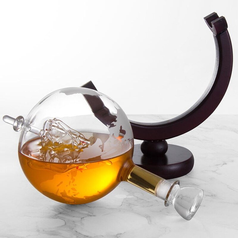 850ML Whiskey Karaffe Antike Schiff Whiskey Spender Für Schnaps Bourbon Wodka Wein Glas Karaffe Globus mit Holz Ständer