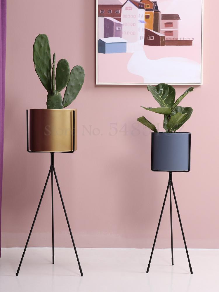 Scandinavische smeedijzeren bloemenstandaard, eenvoudig en stijlvol, balkon, woonkamer, binnen, staand, groen bloemenrek