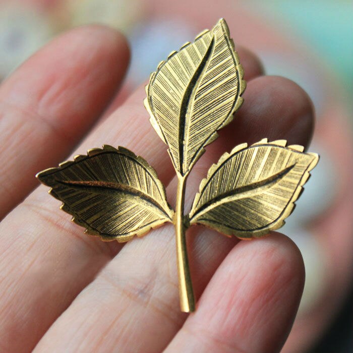 Vintage ▾ foglia Spilla in Ottone Unico Storico spillo Distintivo fatto a mano Gotico Stile Vittoriano