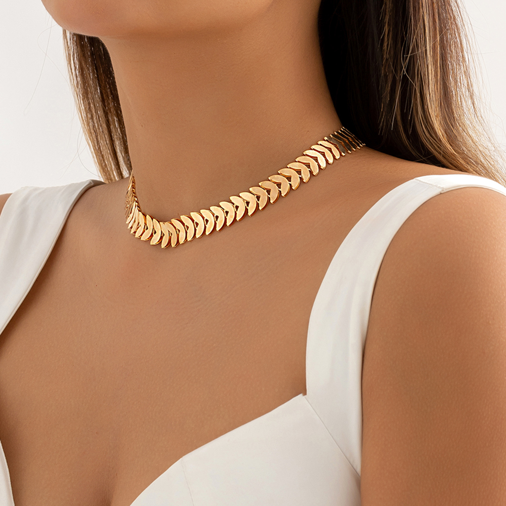 Lacteo Trendy Gold Color Petals Shape Short Neck Chain Necklace Choker for Women Jewelry Collar Clavicle Necklaces Party