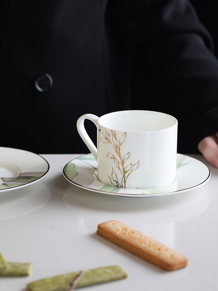 Nordic Ceramic Tea Cups Saucers Afternoon Tea Bone China Royal Classic Pottery Coffee Cup Tray Porcelain Drinkware Set EE50BD