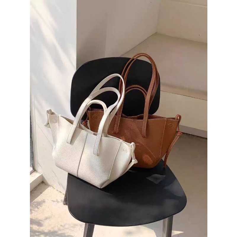 Handheld tote bag with large capacity, trendy and fashionable women's bag, niche and high-end single shoulder bag