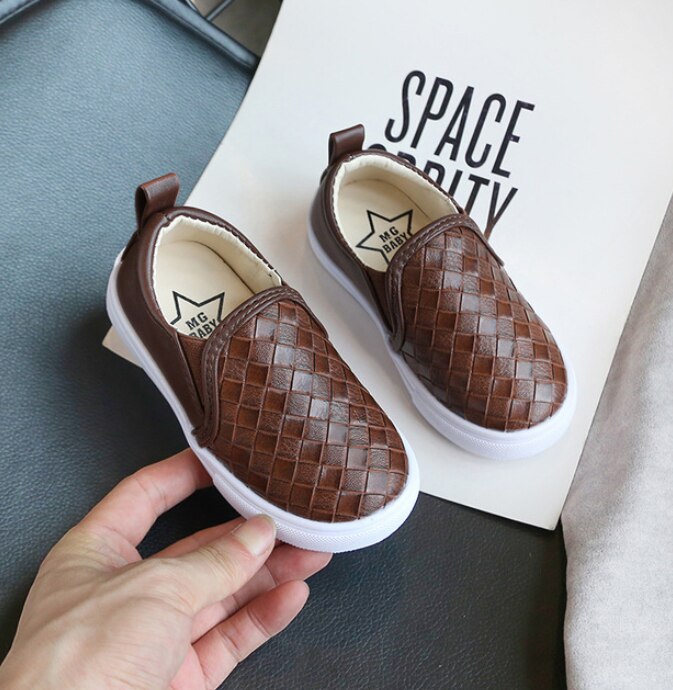 Kinderen Leren Schoenen - Klassieke Platte Loafers voor Jongens & Meisjes - School Prestatie Mokassins: Bruin / 22