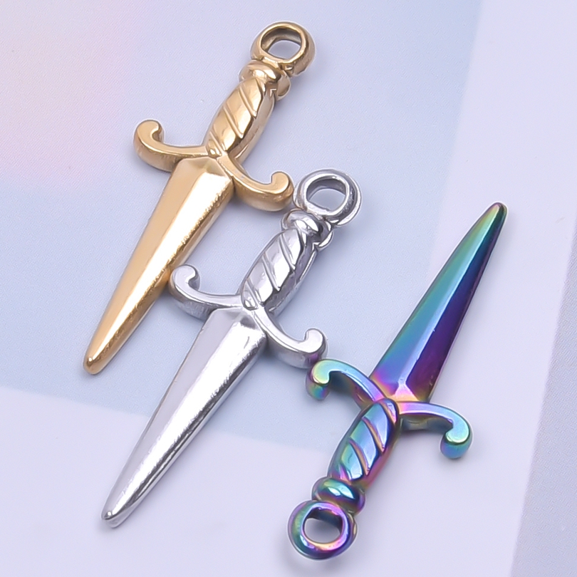 Mini dijes de espada, cuchillo gótico, suministros para fabricación de joyas, colgante de acero inoxidable, accesorios para collares DIY, 5 uds.