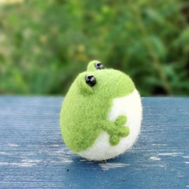 Non-Finished Felt kit Lovely Frog Animal Wool Needle Felt Toy Doll Wool Felting Poked Kit DIY Handcarft Decoration Package