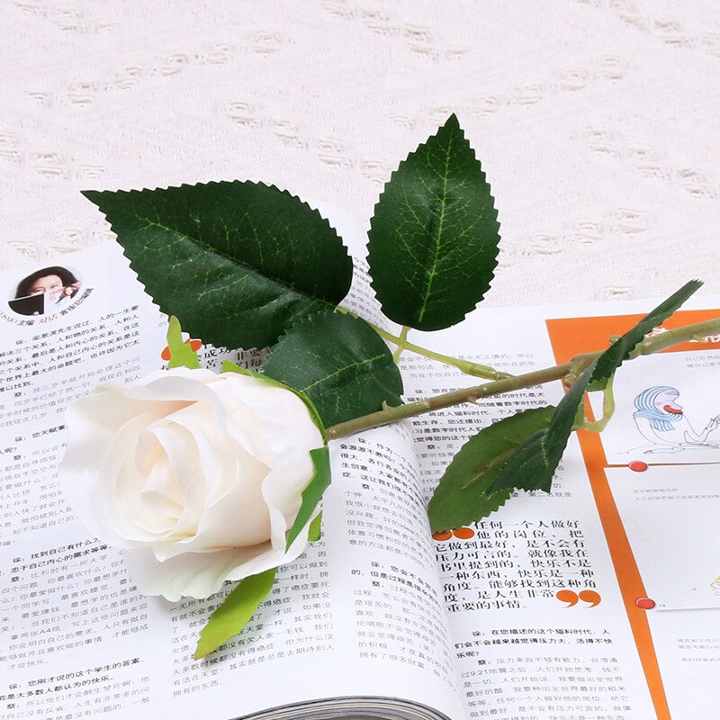 ¡Gran venta! flores rosas artificiales, bonita seda pequeña, rosas blancas, decoración para bodas, suministros para fiestas, flores artificiales: Blanco lechoso