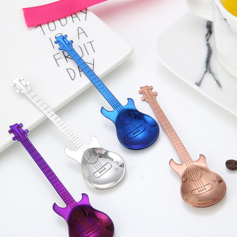 1 st färgglada rostfritt stål cool gitarr bordssked hem hållbar porslin bestick cocina accesorio teskedar