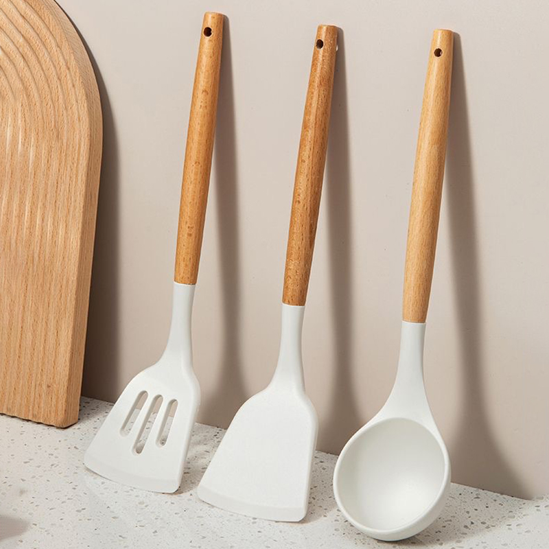Silicone Kitchen Tools Wooden Handle Kitchenware Set Non stick Pot Wooden Handle Silicone Scoop Kitchen Utensils Set