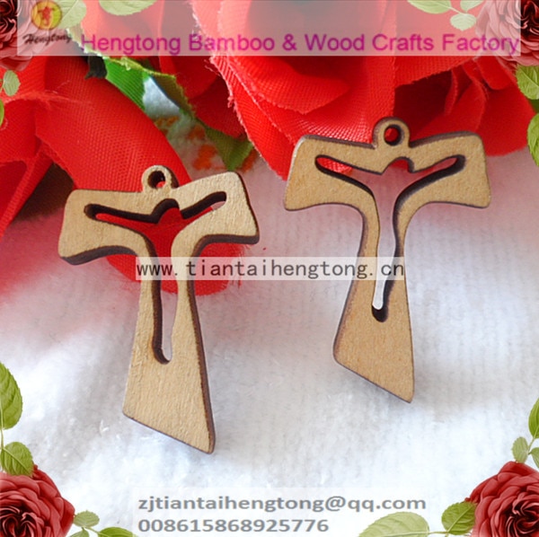 50 STKS/PAK natuurlijke hout rozenkrans accessoire, rozenkrans cross hanger, kleine t vorm cross, rozenkrans deel zonder vernis