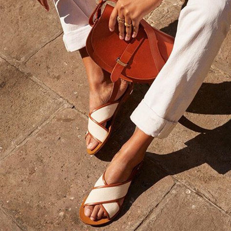 Damesdames Rome Sandalen Vrouw Zomer Open Teen Flats Vrouwen Gesp Dames Gladiator Slides Vrouwelijke Strand Schoenen Plus Size