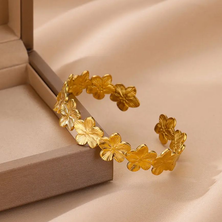 Bracelet manchette Vintage à fleurs pour femmes, couleur or, en acier inoxydable, moulage esthétique, bijoux de poignet pour Couple