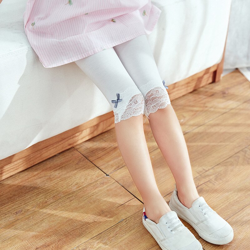 Sommer baby leggings søt jente bukser blonder barn leggings fargerike jenter knopp silke bukser barn klær korte barn bukser: Hvite bukser / 8t(130)