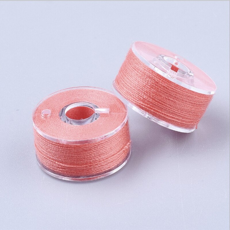 50 klossen en naaigaren met doosje handgemaakte naaigaren