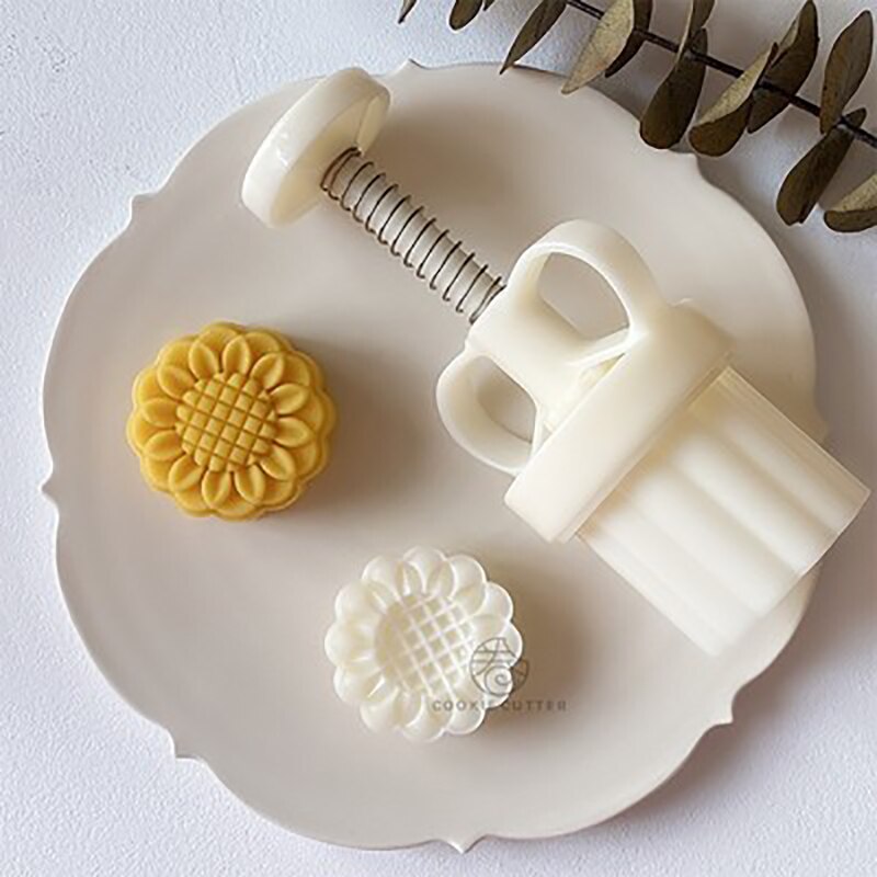 DIY 3D Mooncake Mould Set 50g Flowers Pattern Shape Moon Cake Mold Hand Press Plunger Cookie Molds for Mid-Autumn Festival: 50g K