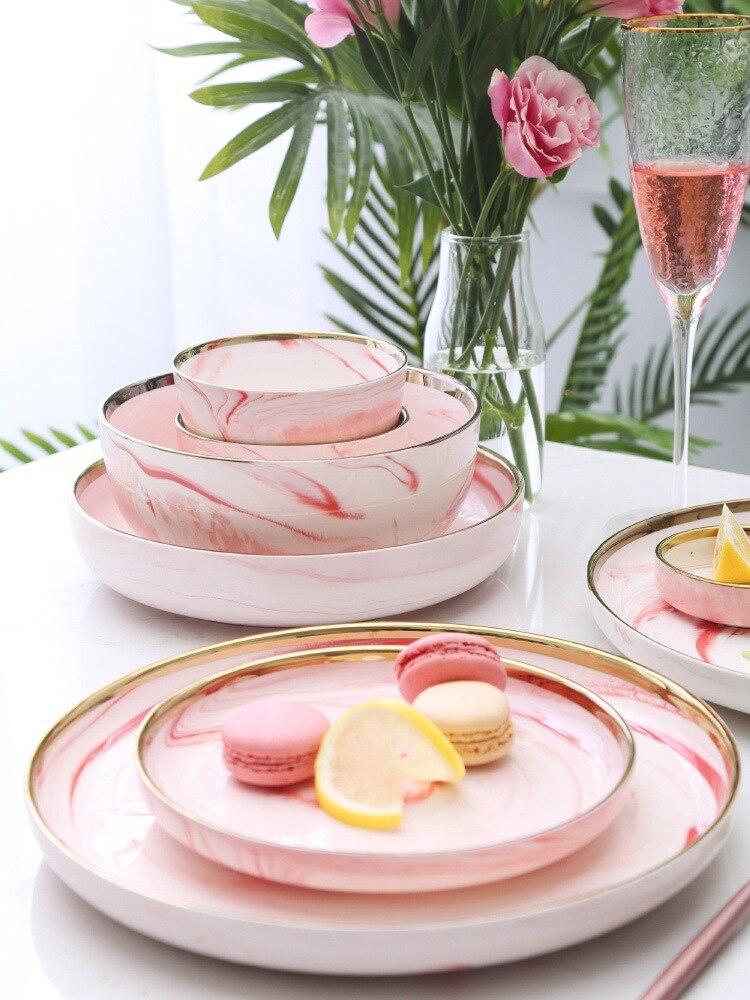 Marmorservise sett med glodkant keramisk middagsfat salat suppe ramen nudelskål liten tallerken skuff servise rosa