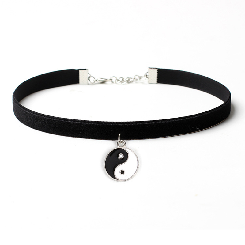 Gargantilla gótica de terciopelo negro, collares de cuerda de estilo gótico, decoración para el cuello para mujer, joyería Chocker en accesorios para el cuello de niña: Chapado en platino