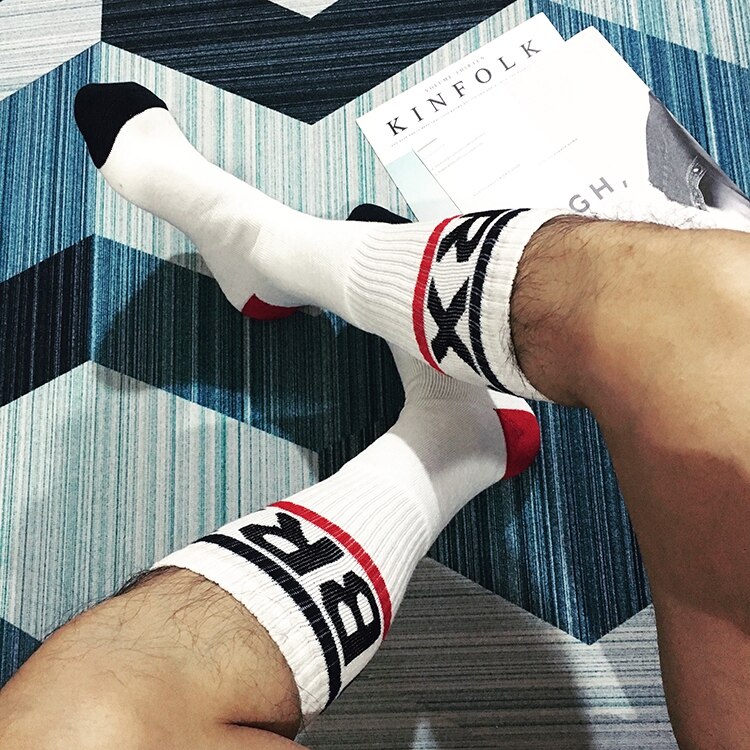 Chaussettes Gay Sexy pour hommes avec serviette en coton noir et blanc, chaussettes de sport invisibles et chaudes, épaisses et respirantes