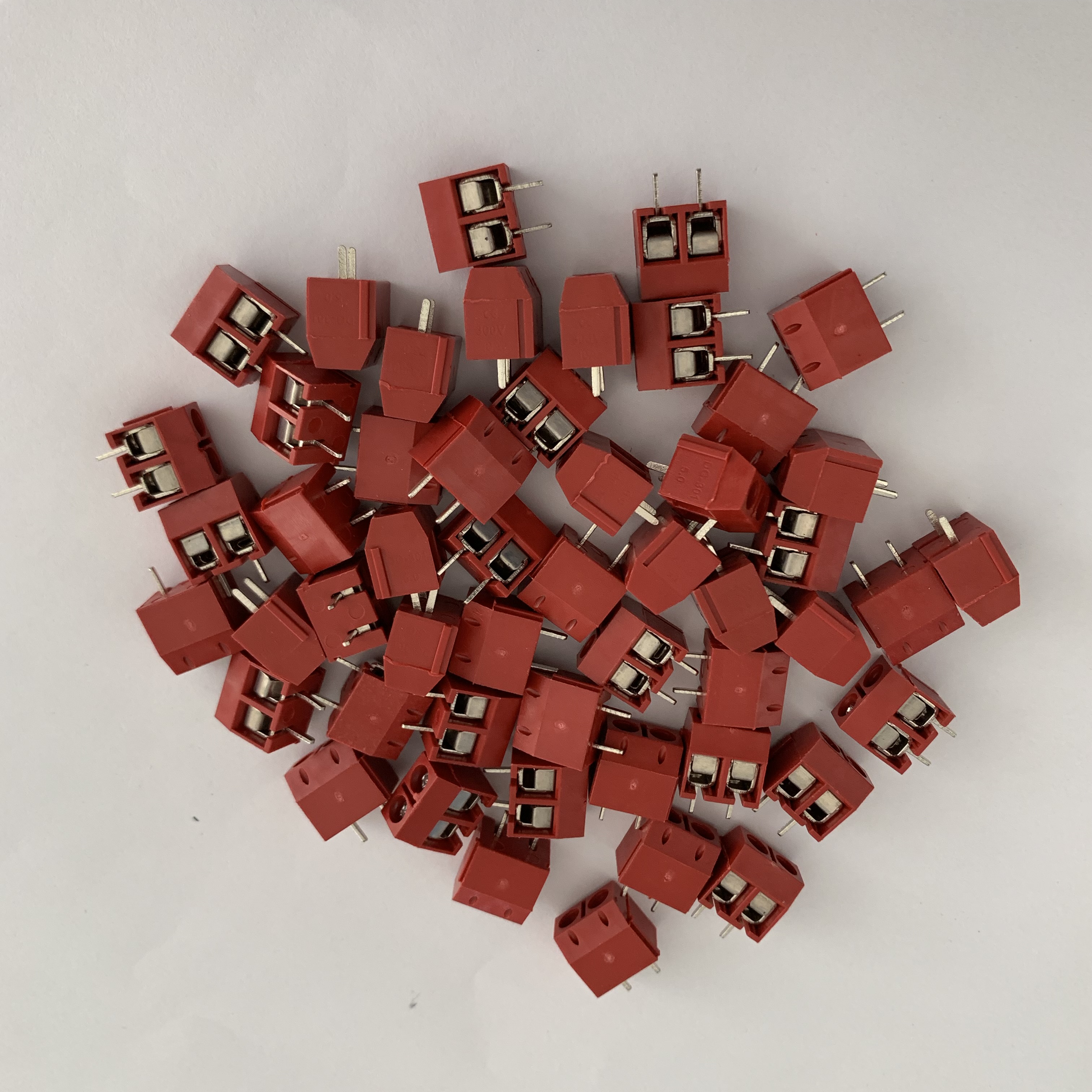 Lote de 50 unids/lote de empalme de kf301-2p, espaciado de PCB tipo tornillo 5,0 terminal, patillas de cobre/pie de hierro KF301 rojo, verde, negro, azul