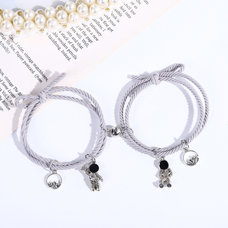 2 Stks/paar Elastische Touw Paar Armband Astronaut Mountain Zee Hanger Magnetische Armband Lover Braslet Vriendschap Sieraden Voor Haar: Grey