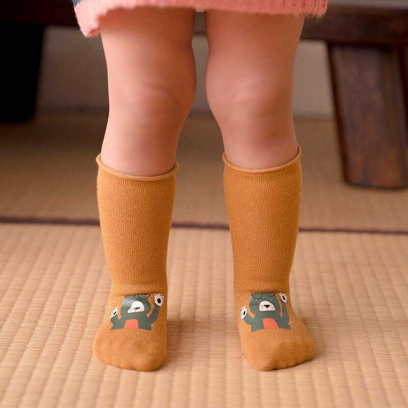 Babystrumpor flickor söt tecknad bomull calcetines djurtryck barn pojke meia småbarnsstrumpor småbarn flicka skor strumpor hockn