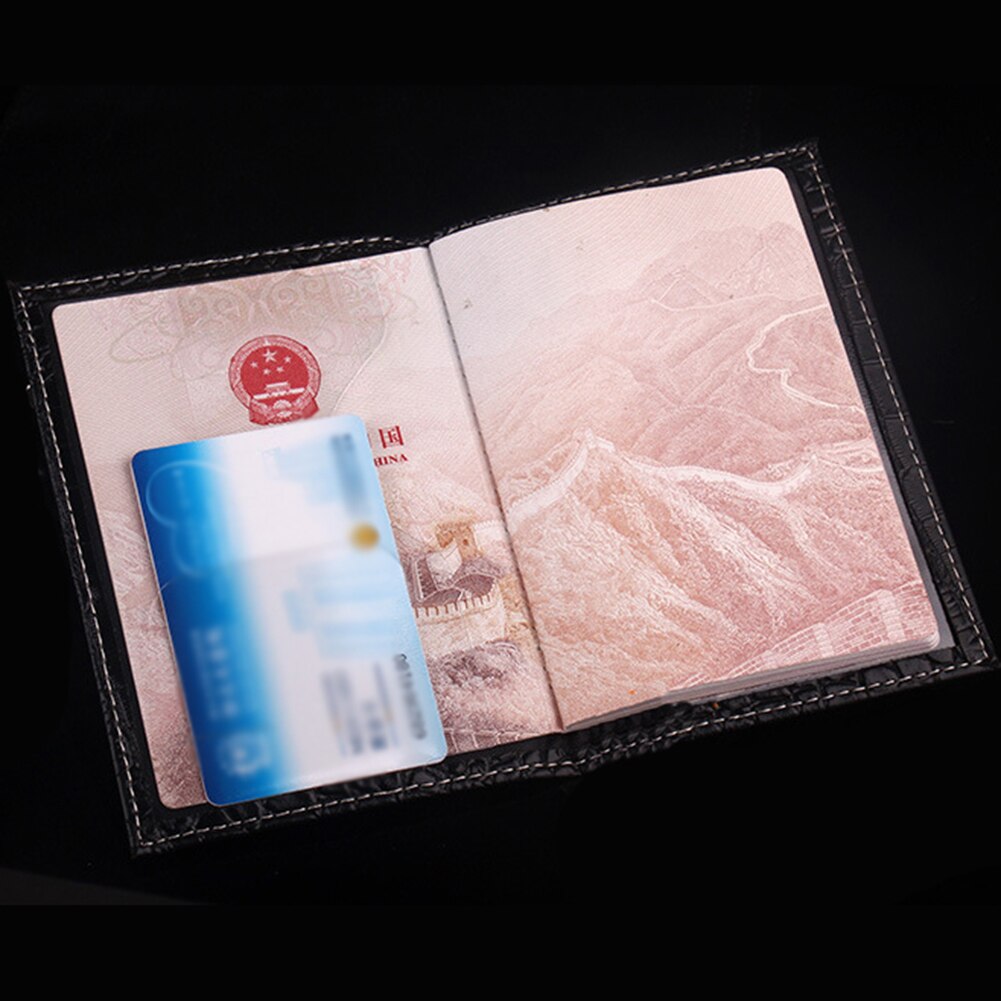 Alligator Pattern Leather Passport Cover And Travel Document Holder Passport Cover Case for Men Women Credit Card Holder Wallet