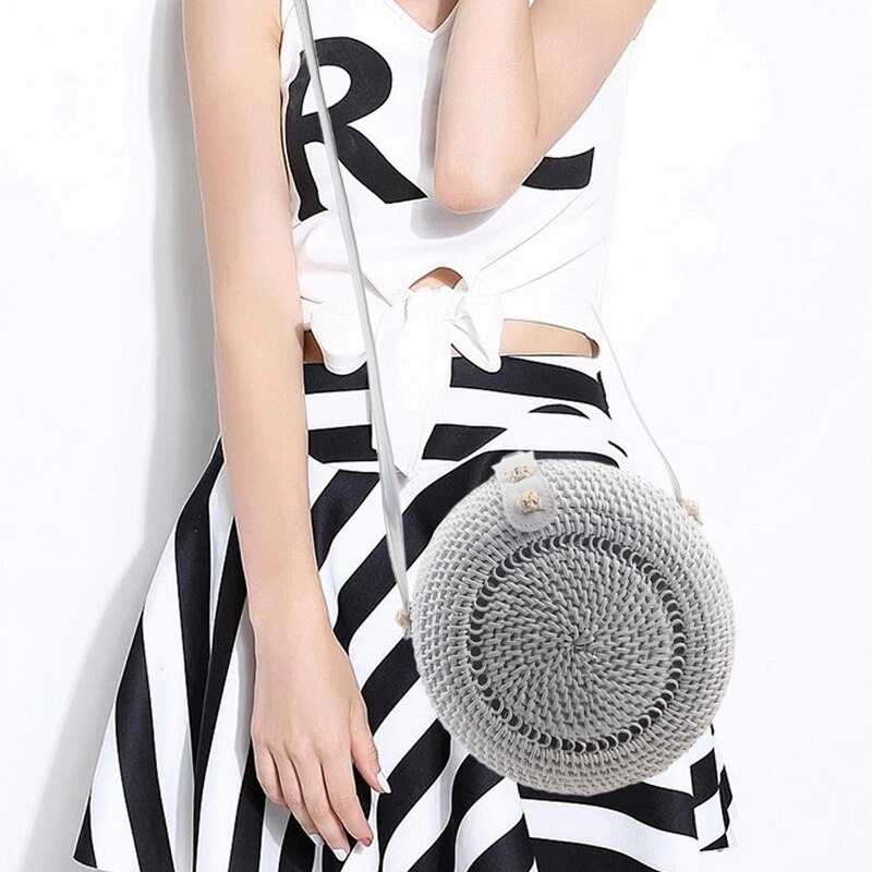 Hvid hul rattan taske bali boheme kvinder vintage strå strand håndtaske mini rund crossbody taske håndlavede skuldertasker