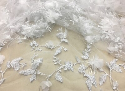 1m broderede børnetøj blonder stof tredimensionelt blomstermesh chiffon stof diy håndlavet kjole tøj: Hvid