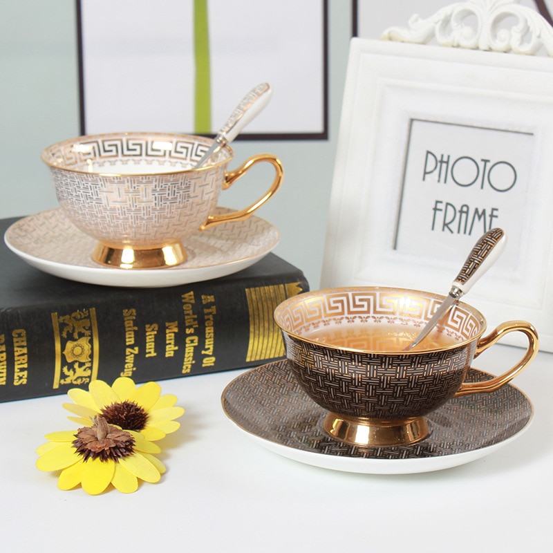 Europese Eenvoudige Keramische Kopje Koffie Schotel Afternoon Tea Bloem Thee Cup Met Lepel Bone Porselein Set Idee