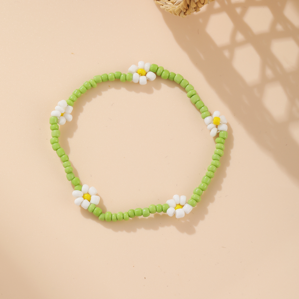 Kleurrijke kralen kleine madeliefje bloem armbanden voor vrouwen meisje Boheemse handgemaakte elastische kralen armband Pulseras sieraden: Donkergroen