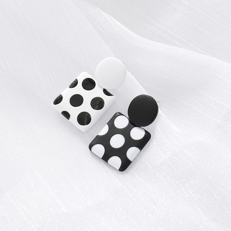 Pendientes colgantes de flor de Metal de Color negro Rock para mujer, aretes geométricos redondos con forma de corazón, hoja, mariposa, cristal, de joyas de: Morado