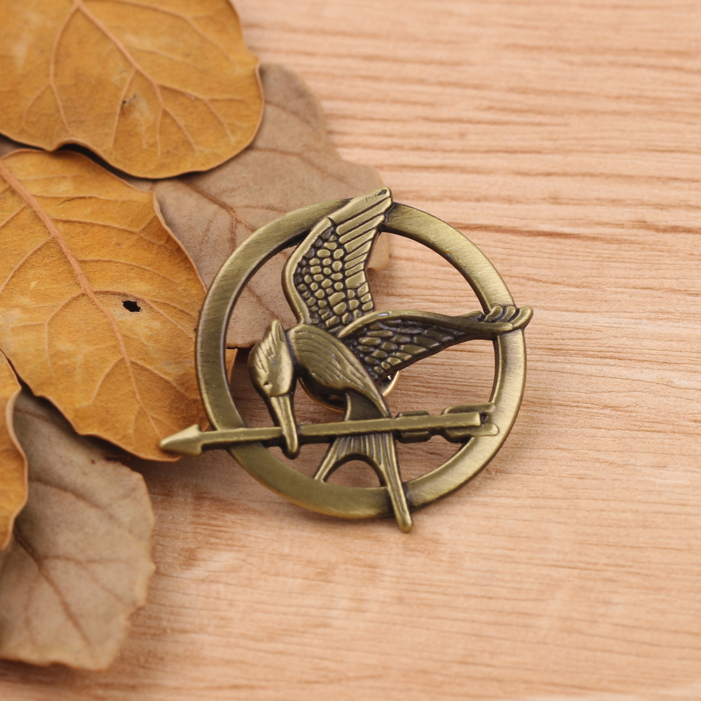 The Hunger Games Metal Brooch Jewelry Accessories Circular Shape Vintage Punk Style Mockingjay Badge Lapel Pins for Women